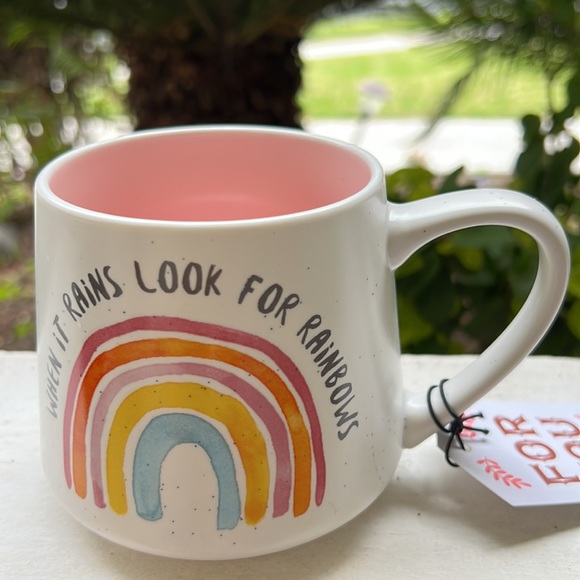 When it Rains Look For Rainbows Mug - Picture 3 of 10